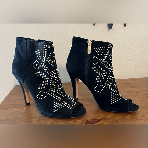 Vince Camuto Shoes - Vince Camuto Kanster Studded Peep Toe Black Booties
SZ 6.5M Side Zip 100% Suede
